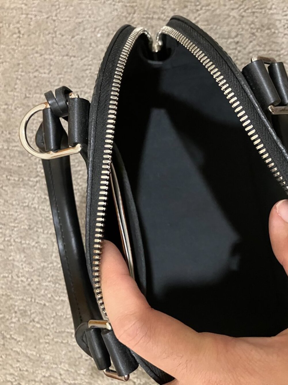 Louis Vuitton Black Epi Alma BB - Picture 5 of 6